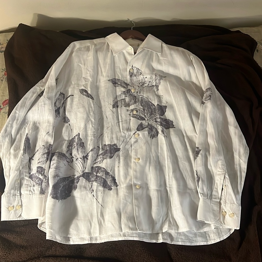 Tommy Bahama - 100% Linen - Floral Print Hawaiian - Long Sleeve
Button Down